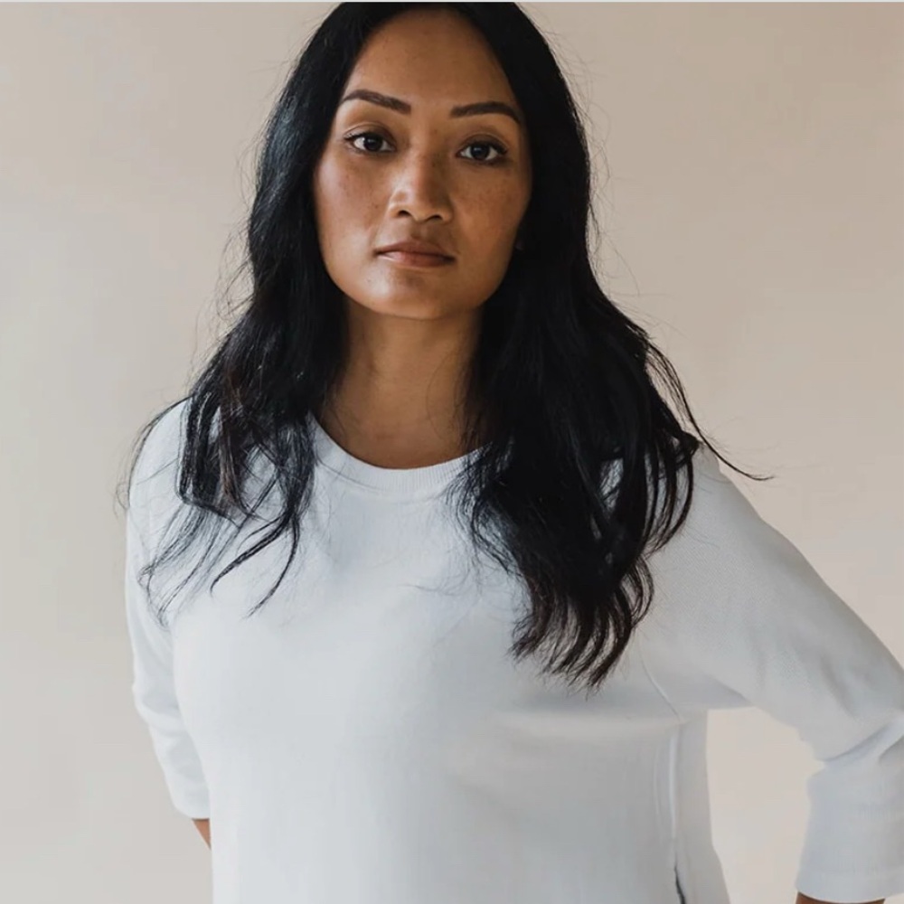 Blondie white sweatshirt with side slits. Like new. 3/4 sleeve.